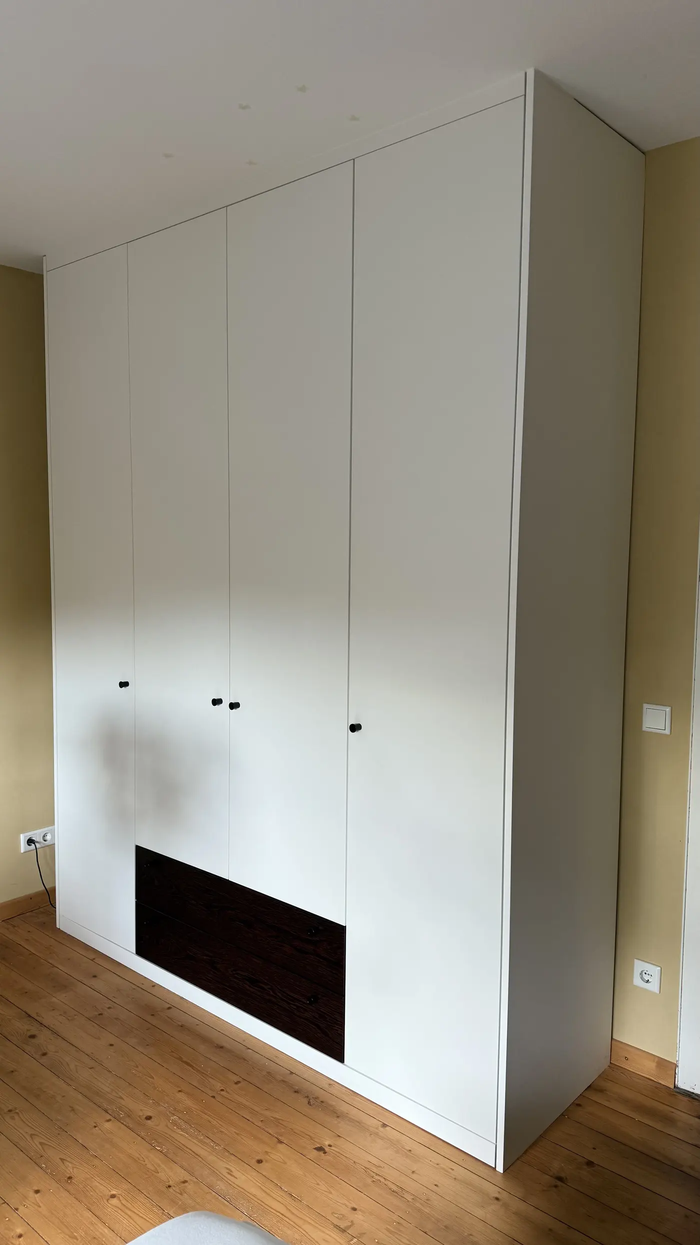 Kleiderschrank mit Lichtakzent - Ansicht 7