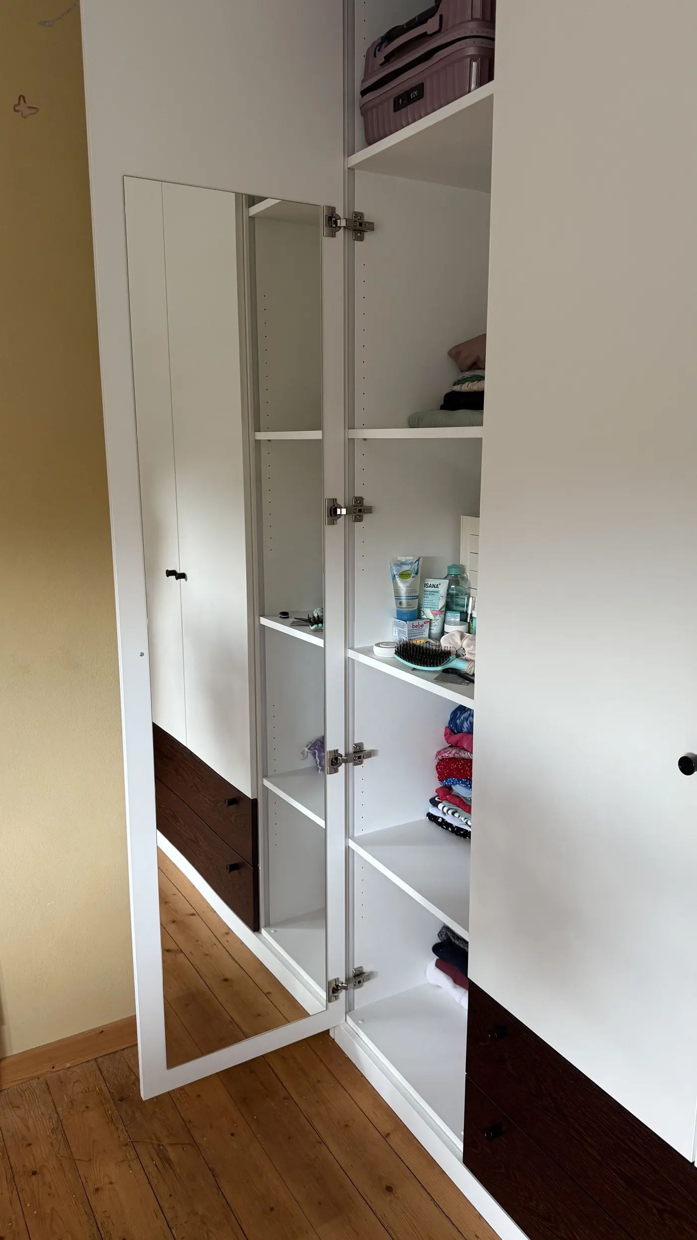 Kleiderschrank mit Lichtakzent - Ansicht 8
